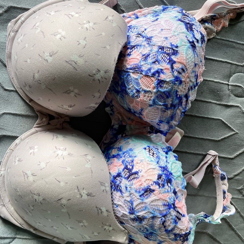 2 Victoria secret bras worn once